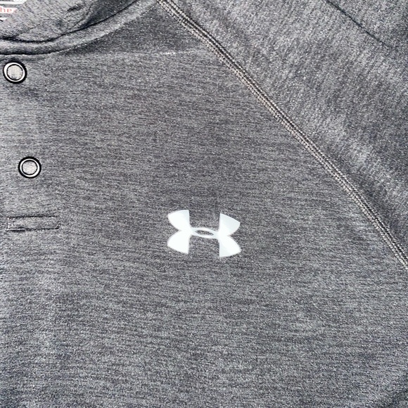Size medium under Armour golf hoodie - Picture 3 of 6